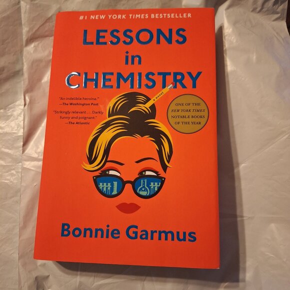 lessons in chemistry - Picture 1 of 4